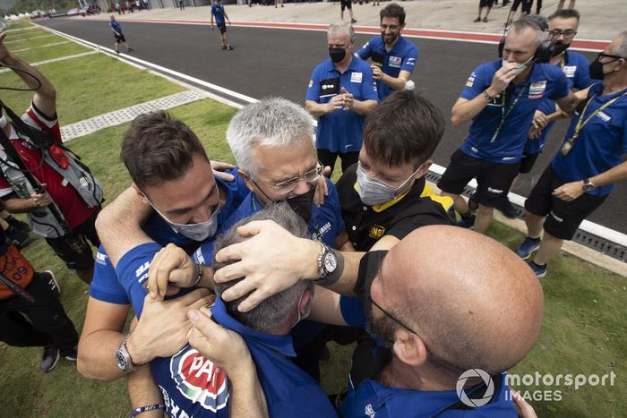 Team Pata Yamaha celebra el mundial, Andrea Dosoli, Phil Marron, Nicolo Canepa