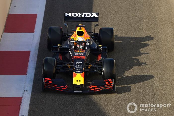 Max Verstappen, Red Bull Racing RB16B 