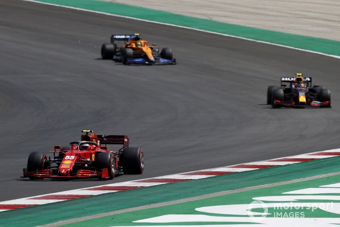Carlos Sainz Jr., Ferrari SF21, Sergio Perez, Red Bull Racing RB16B, Lando Norris, McLaren MCL35M