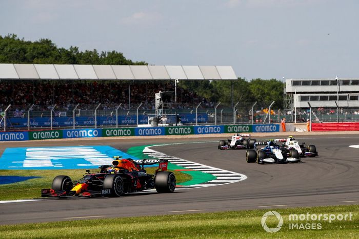 Sergio Pérez, Red Bull Racing RB16B, Nicholas Latifi, Williams FW43B, Mick Schumacher, Haas VF-21