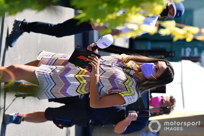 Andrea Schlager, Survus TV