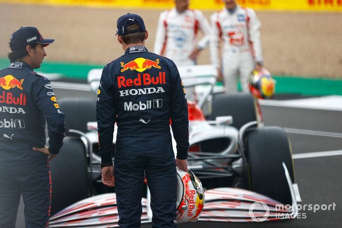 Sergio Pérez, Red Bull Racing y Max Verstappen, Red Bull Racing antes de la presentación del coche de Fórmula 1 de 2022