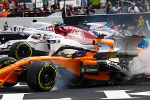 Charles Leclerc, Sauber C37, Fernando Alonso, McLaren MCL33 start kazası