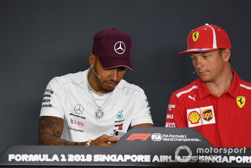 Lewis Hamilton, Mercedes AMG F1 e Kimi Raikkonen, Ferrari, nella conferenza stampa
