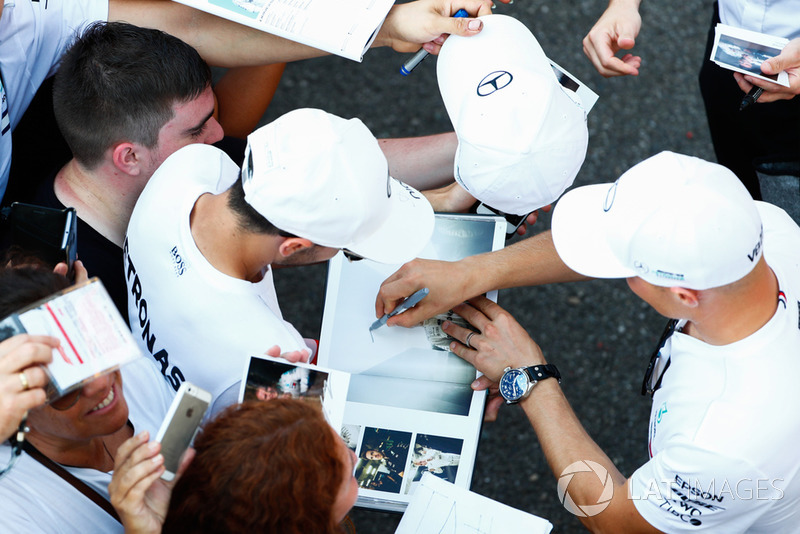 Valtteri Bottas, Mercedes AMG F1, signs autographs