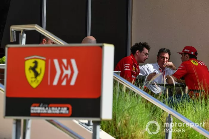 Mattia Binotto Director Ferrari, Louis C. Camilleri, CEO, Ferrari, y Charles Leclerc, Ferrari