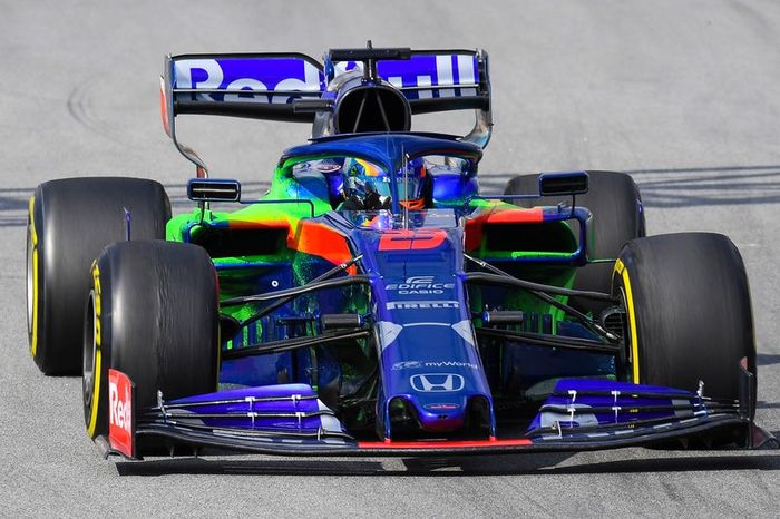 Alexander Albon, Scuderia Toro Rosso STR14, con parafina