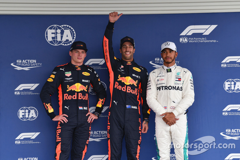 Il poleman Daniel Ricciardo, Red Bull Racing, Max Verstappen, Red Bull Racing, Lewis Hamilton, Mercedes AMG F1