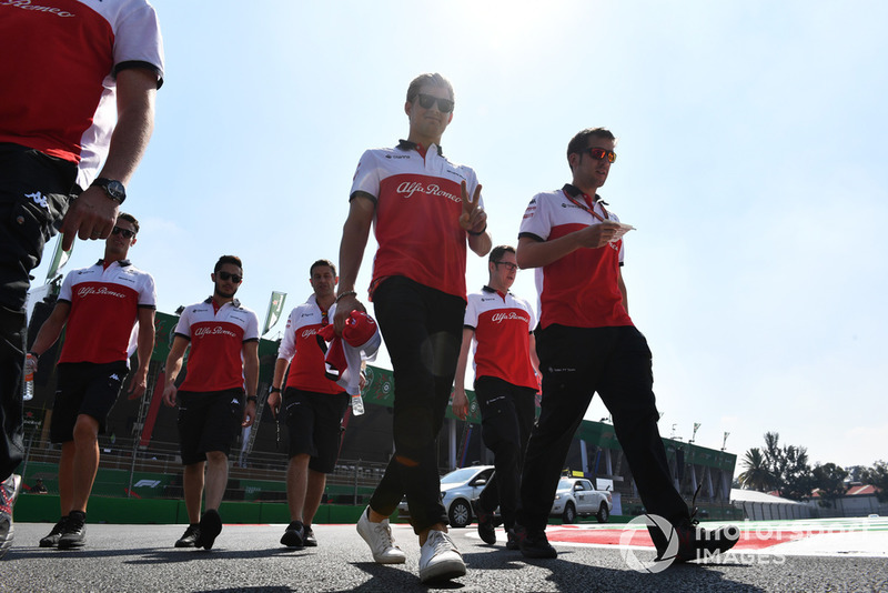 Marcus Ericsson, Sauber walks the track