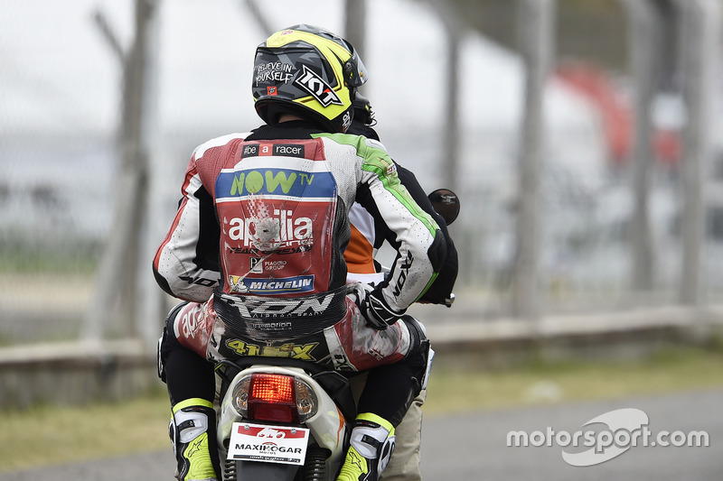 Aleix Espargaro, Aprilia Racing Team Gresini, après sa chute