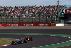 Valtteri Bottas, Mercedes-Benz F1 W08 and Max Verstappen, Red Bull Racing RB13 battle for position