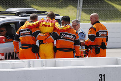 Ryan Hunter-Reay, Andretti Autosport Honda, is helped out of his car by the Holmatro Safety Team after crash