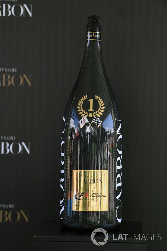 Carbon Champagne recepción para los medios de comunicación