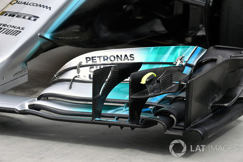 Mercedes-Benz F1 W08 Hybrid voorvleugel detail
