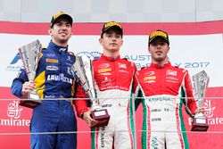 Podio: ganador Charles Leclerc, PREMA Powerteam, segundo lugar Nicholas Latifi, DAMS, tercer lugar A