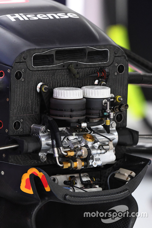 Détail des suspensions avant Red Bull Racing RB13