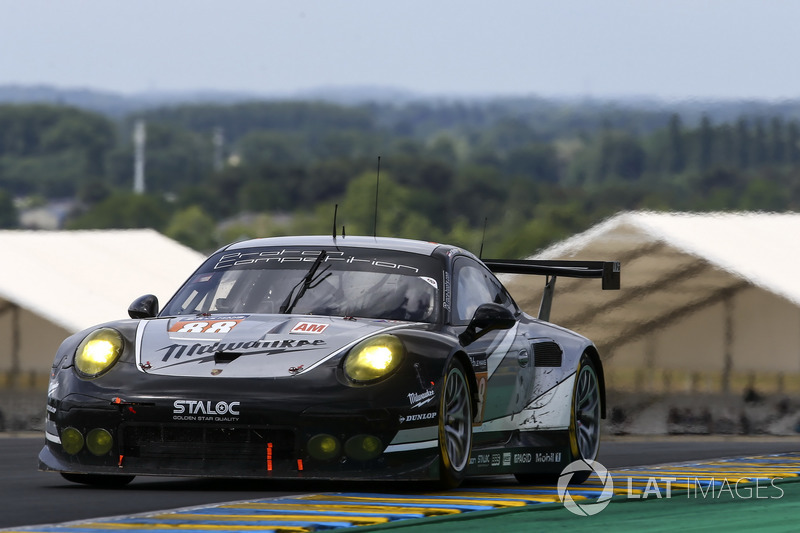 57. №88 Proton Competition Porsche 911 RSR: Стефан Лемере, Клаус Бахлер, Халед Аль-Кубайси