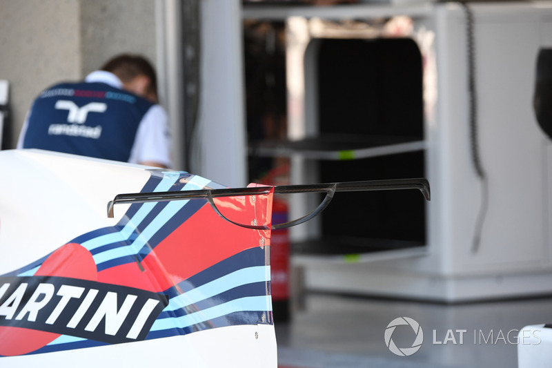 Williams FW40 engine cover wing detail