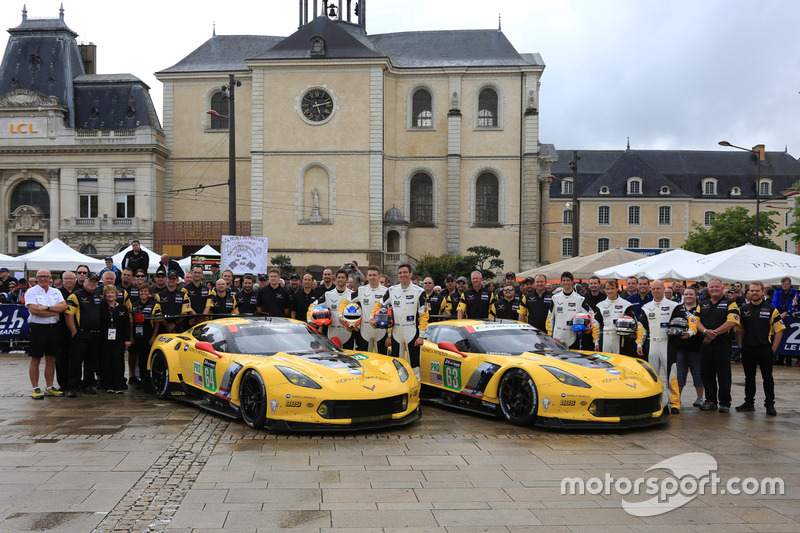 #63 Corvette Racing - GM Chevrolet Corvette C7-R: Jan Magnussen, Antonio Garcia, Ricky Taylor, #64 C