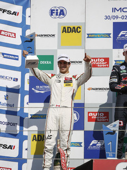 Podium : le deuxième Lance Stroll, Prema Powerteam Dallara F312 Mercedes-Benz