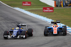 Маркус Ерікссон, Sauber C35 та Ріо Харьянто, Manor Racing MRT05