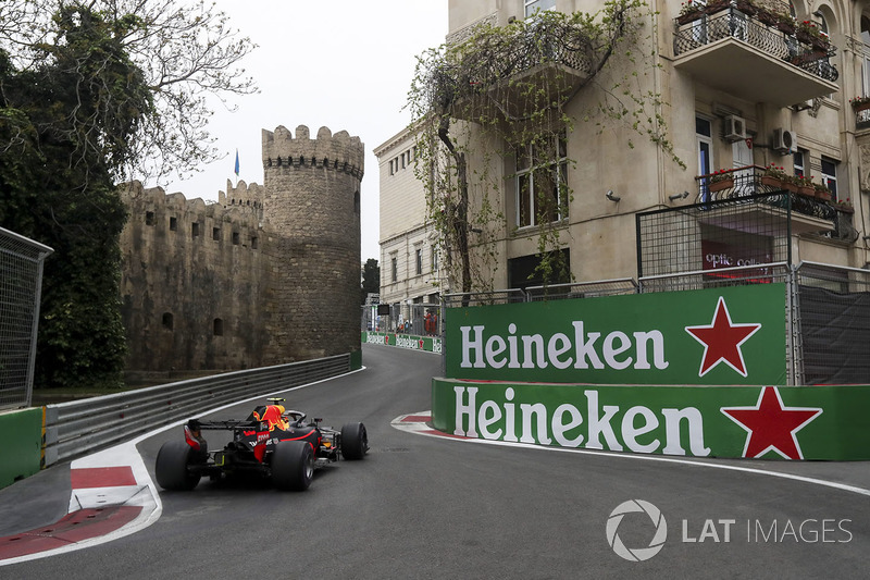 Max Verstappen se recuperou de acidente no TL1 e encerrou o dia em terceiro