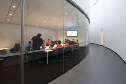Deelnemers McLaren World's Fastest Gamer aan het werk