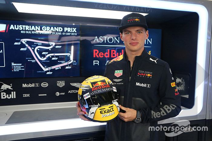 Max Verstappen, Red Bull Racing con su casco especial