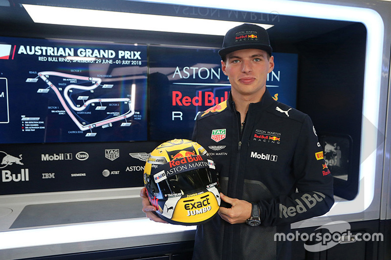 Max Verstappen, Red Bull Racing memamerkan helm spesial