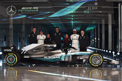 Valtteri Bottas, Mercedes AMG F1, Lewis Hamilton, Mercedes AMG F1, Toto Wolff, Executive Director Mercedes AMG F1, James Allison, Mercedes AMG F1 Technical Director