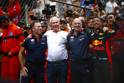Daniel Ricciardo, Red Bull Racing, celebrates victory alongside Christian Horner, Team Principal, Red Bull Racing, Helmut Markko, Consultant, Red Bull Racing and Adrian Newey, Chief Technical Officer, Red Bull Racing