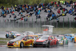 Tom Coronel, Roal Motorsport, Chevrolet RML Cruze TC1; Yvan Muller, Citroën World Touring Car Team, Citroën C-Elysée WTCC
