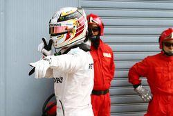 Mercedes AMG F1 Lewis Hamilton celebra su pole position en parc ferme
