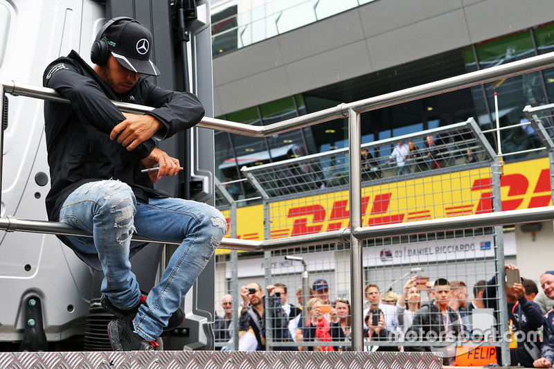 Lewis Hamilton, Mercedes AMG F1 en el desfile de pilotos