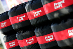 Renault Sport F1 Team, Pirelli tyres