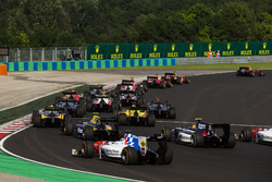 Пьер Гасли, PREMA Racing едет впереди Антонио Джовинацци, PREMA Racing и Нормана Нато, Racing Engine