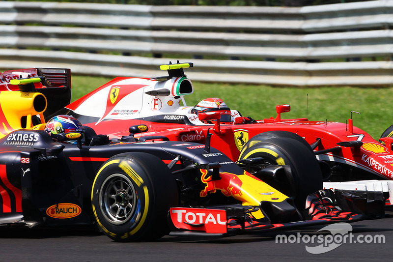 Max Verstappen, Red Bull Racing RB12; Kimi Räikkönen, Ferrari SF16-H