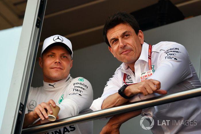 Valtteri Bottas, Mercedes-AMG F1 y Toto Wolff, Mercedes AMG F1 Director de Motorsport