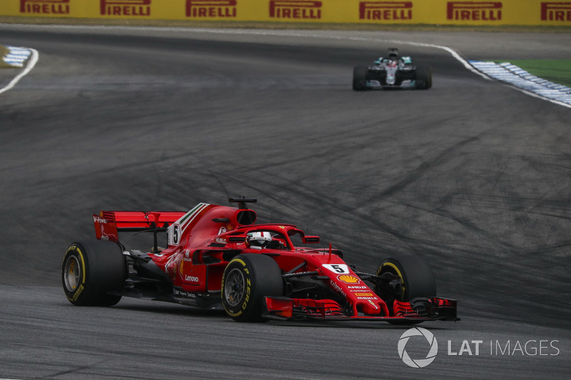 Vettel kembali mengeluh karena tidak segera dibiarkan melewati Raikkonen