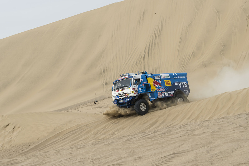 #500 Team Kamaz Master: Eduard Nikolaev, Evgeny Yakovlev, Vladimir Rybakov