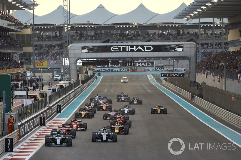 Valtteri Bottas, Mercedes AMG F1 W08, Lewis Hamilton, Mercedes AMG F1 W08, Sebastian Vettel, Ferrari SF70H, Daniel Ricciardo, Red Bull Racing RB13, Kimi Raikkonen, Ferrari SF70H, Max Verstappen, Red Bull Racing RB13, startta