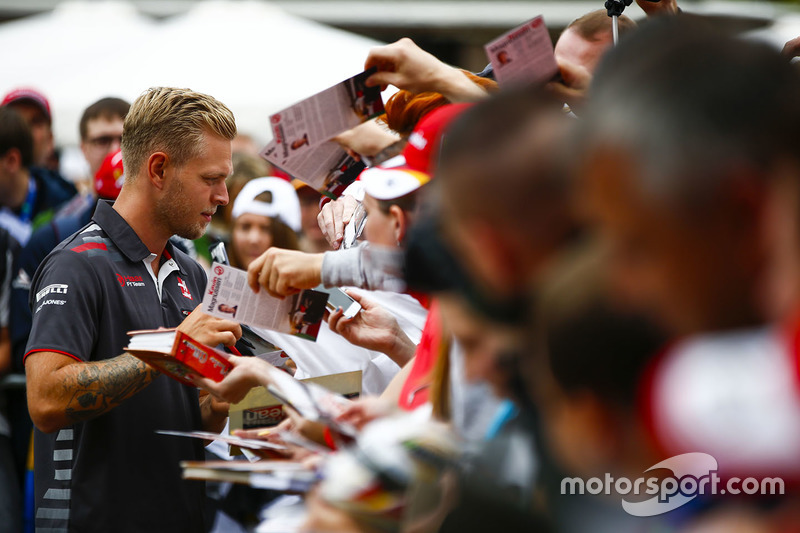 Kevin Magnussen, Haas F1 Team, signs autographs for fans