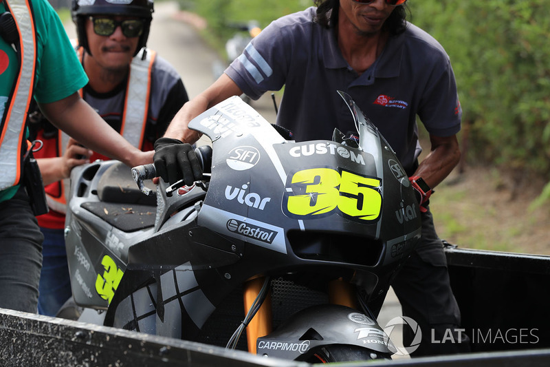 La moto endommagée de Cal Crutchlow, Team LCR Honda