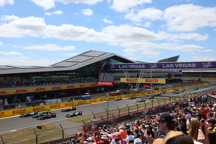 Lando Norris, McLaren, Max Verstappen, Red Bull Racing, George Russell, Mercedes