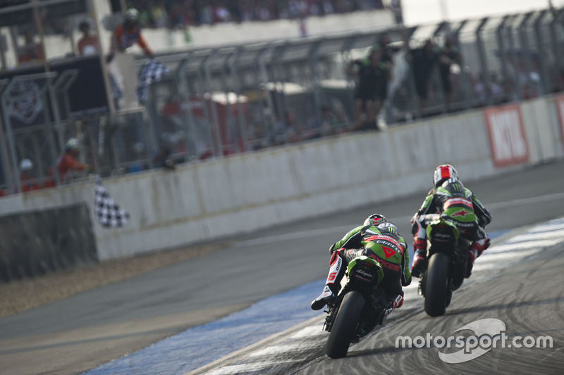 Jonathan Rea, Kawasaki Racing Team si impone davanti a Tom Sykes, Kawasaki Racing Team