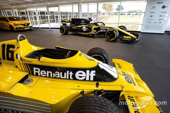 Salle d'exposition, Renault RS01 et R.S.18