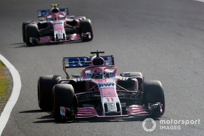 Sergio Perez, Racing Point Force India VJM11 y Esteban Ocon, Racing Point Force India VJM11