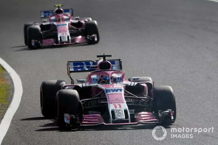 Sergio Perez, Racing Point Force India VJM11 y Esteban Ocon, Racing Point Force India VJM11