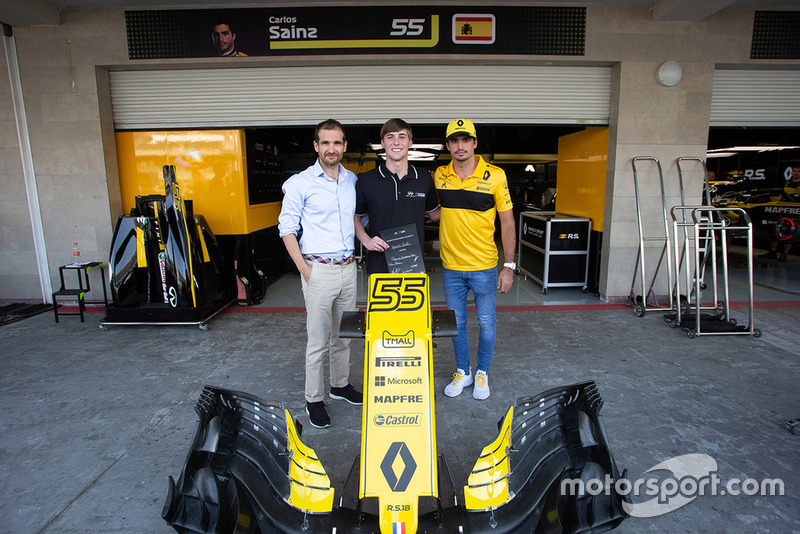 Carlos Sainz Jr., Renault Sport F1 Team, Patricio Barroso Rios, Infiniti Engineering Academy,