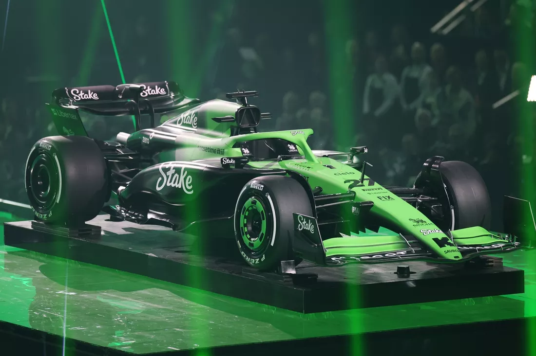 ザウバーのF1 2025年シーズンマシンC45カラーリング F1
